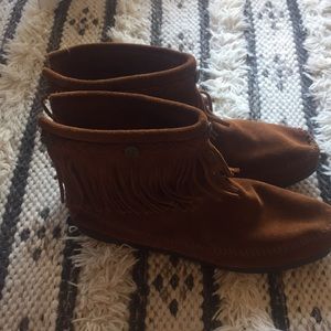 NEW MINNETONKA moccasins size 9